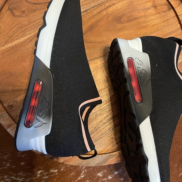 ASH - Picture 5 of 10